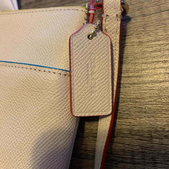 Coach - Picture 3 of 6